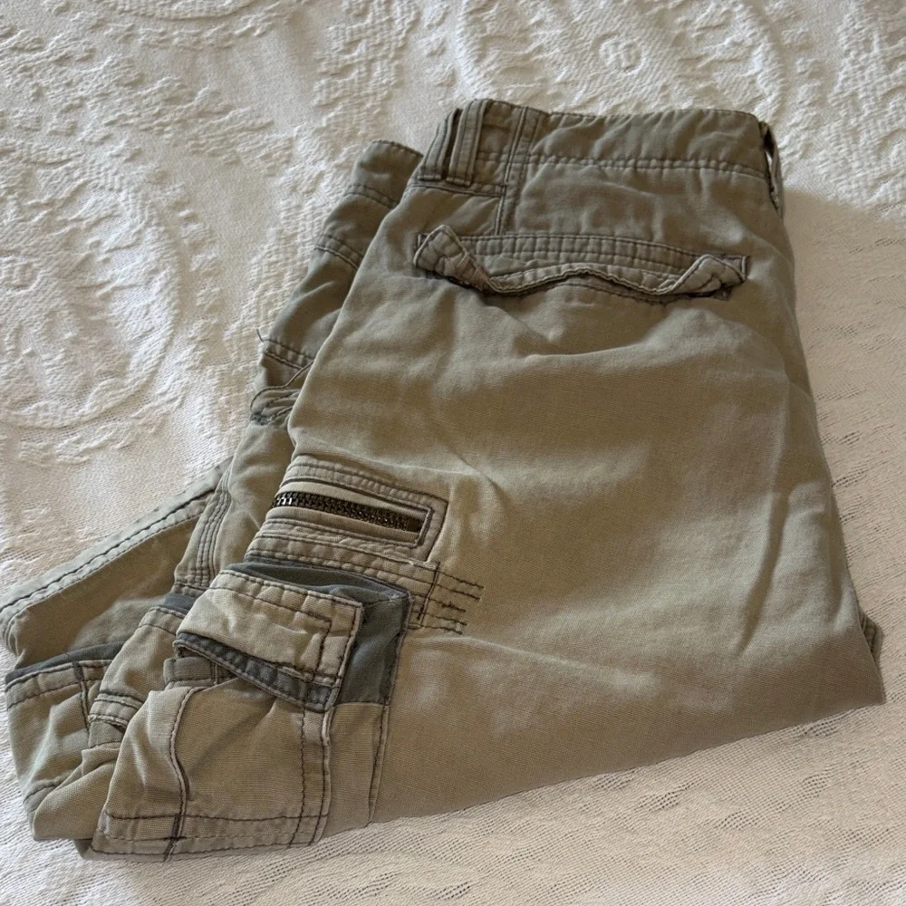 Quicksilver Men's olive green Cargo Shorts Gently Loved 34